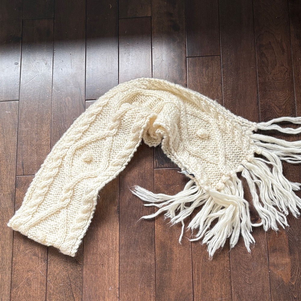 Like New America eagle Cream Cable Knit Fringe Scarf